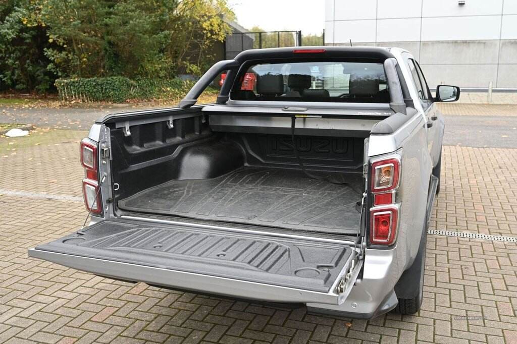May 2022 Isuzu D-Max 1.9 V-Cross Double Cab 4x4 Auto