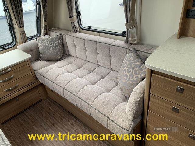 2015 Compass Corona 462/2, One Owner, Motor Mover