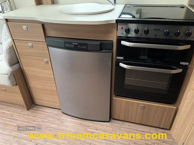 2015 Compass Corona 462/2, One Owner, Motor Mover