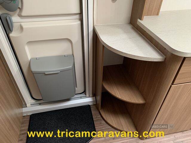 2015 Compass Corona 462/2, One Owner, Motor Mover