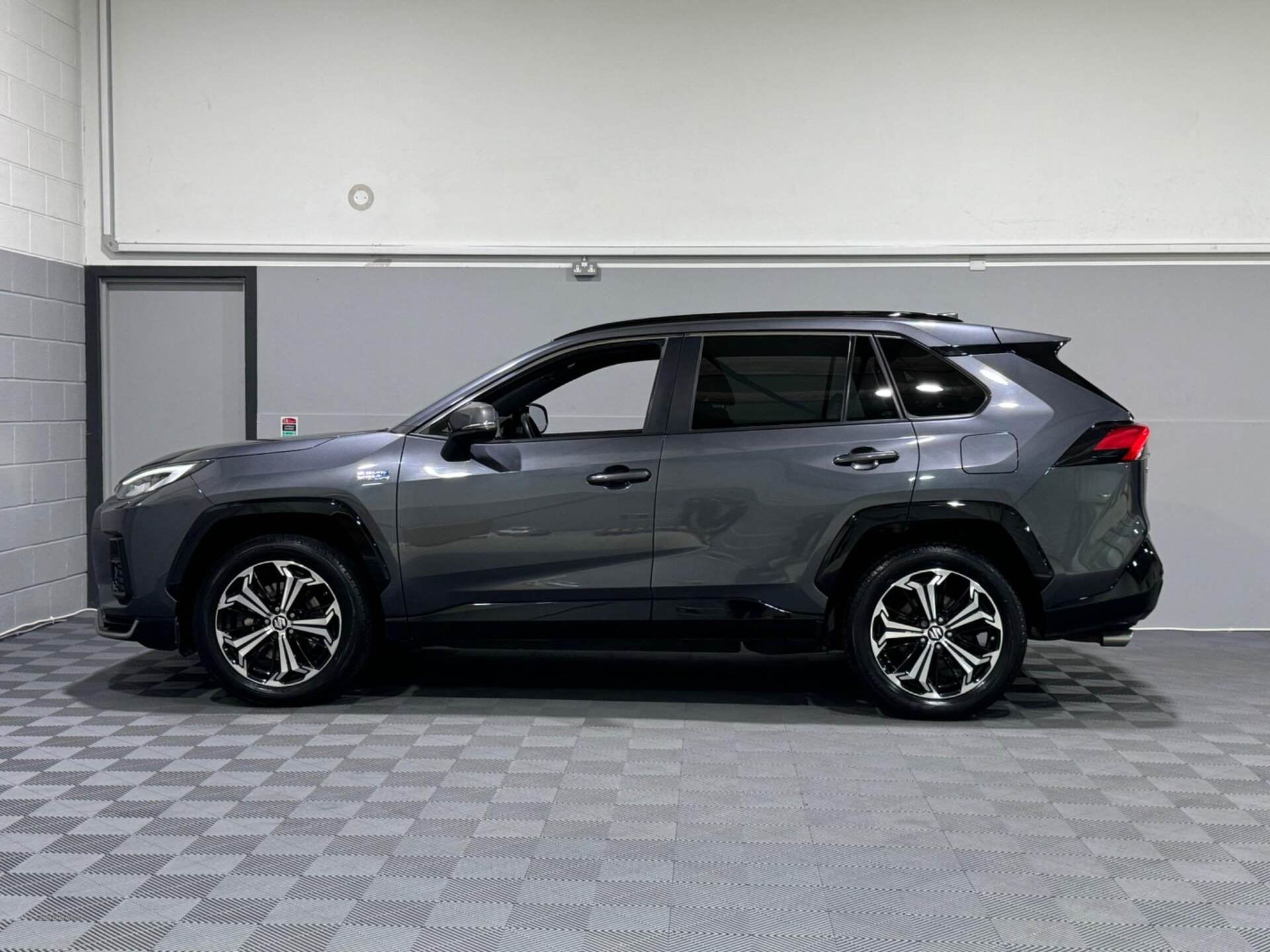 Jan 2022 Suzuki Across 2.5 PHEV E-Four 5dr CVT