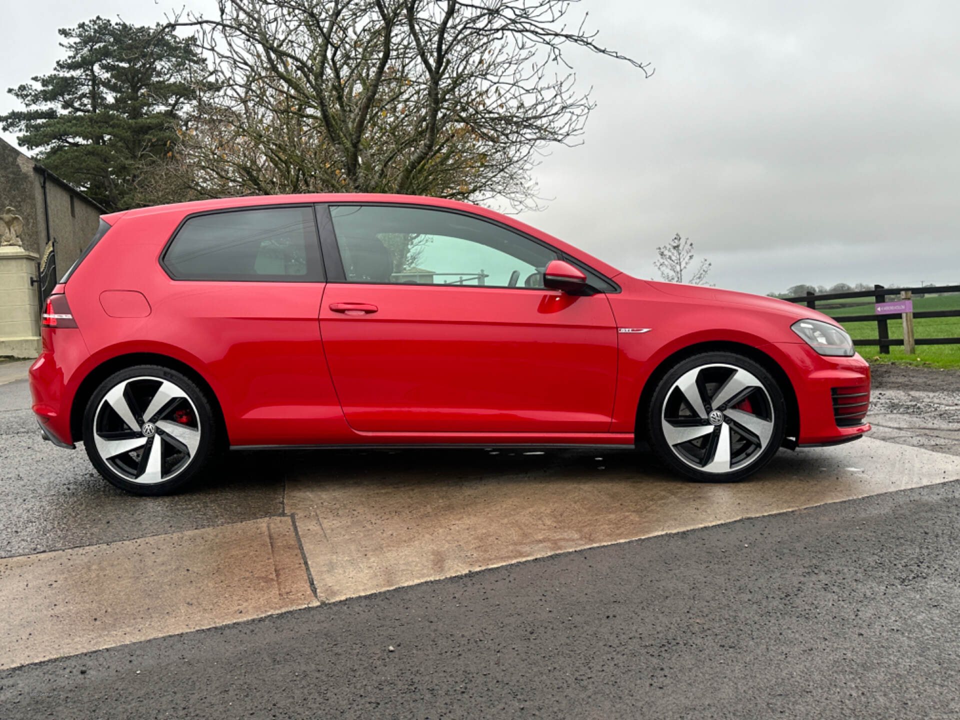 Volkswagen Golf HATCHBACK in Down