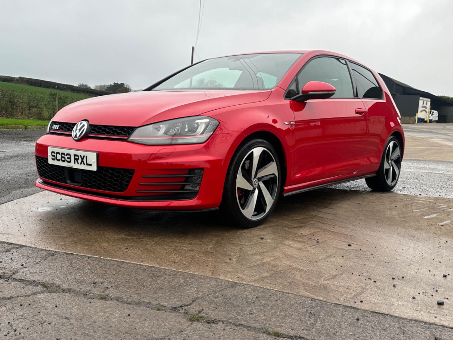 Volkswagen Golf HATCHBACK in Down