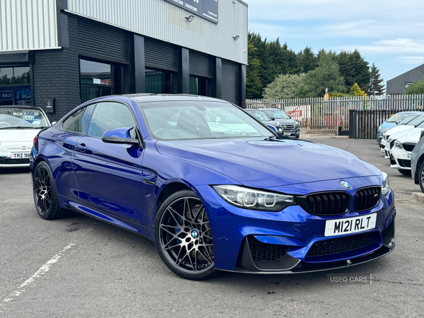 BMW M4 COUPE in Down