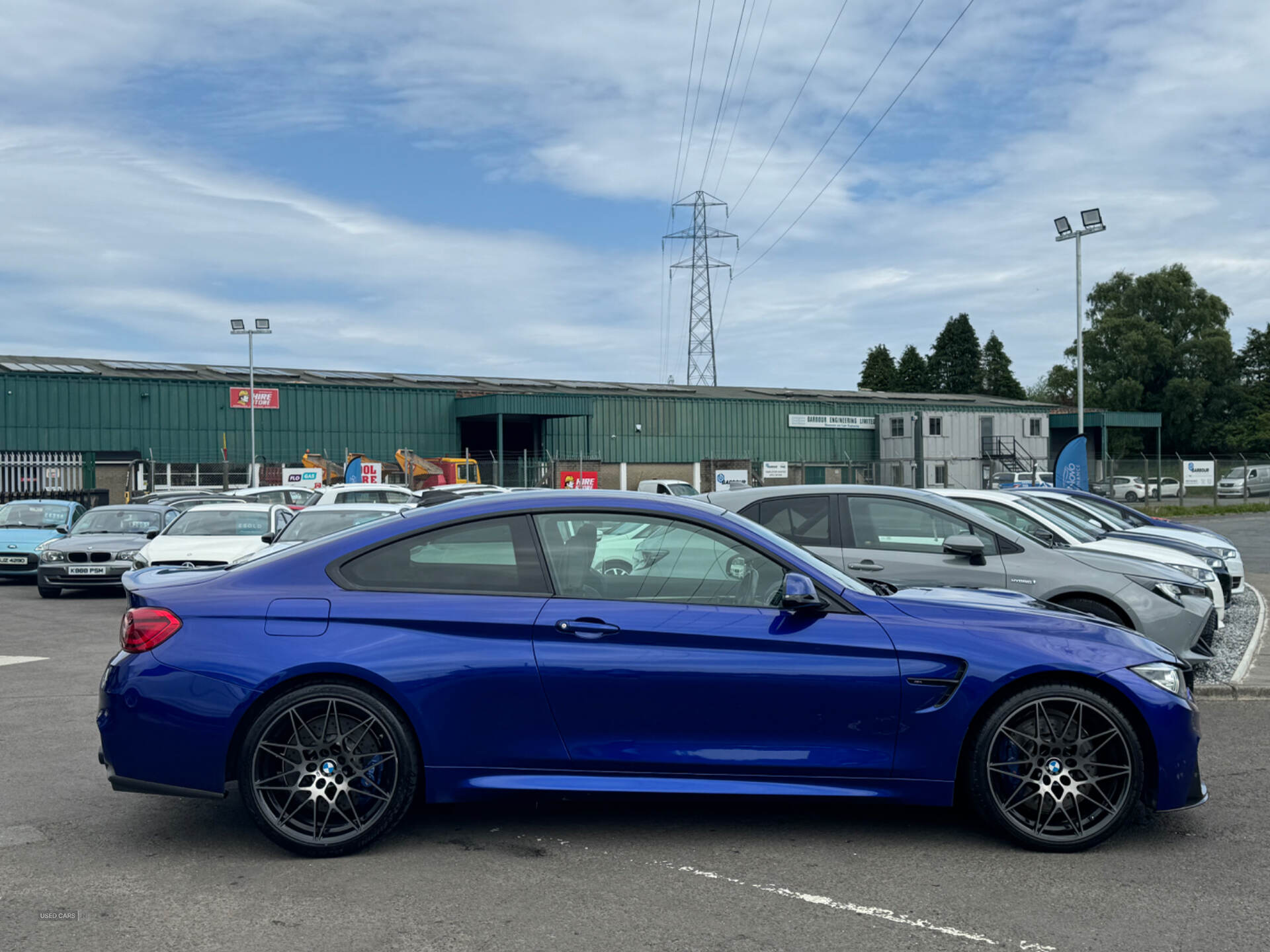 BMW M4 COUPE in Down