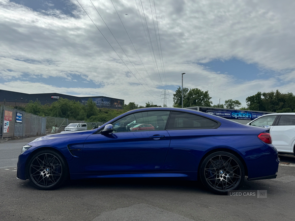 BMW M4 COUPE in Down