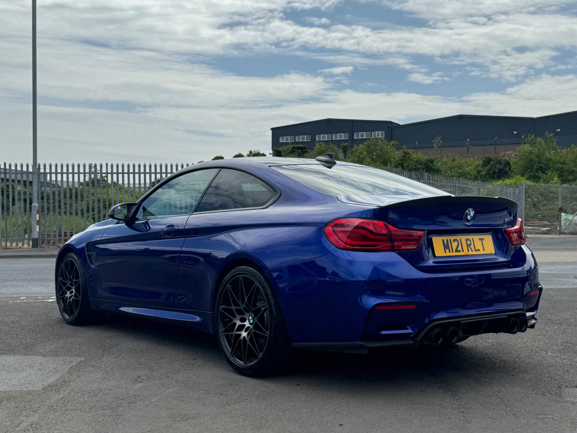 BMW M4 COUPE in Down