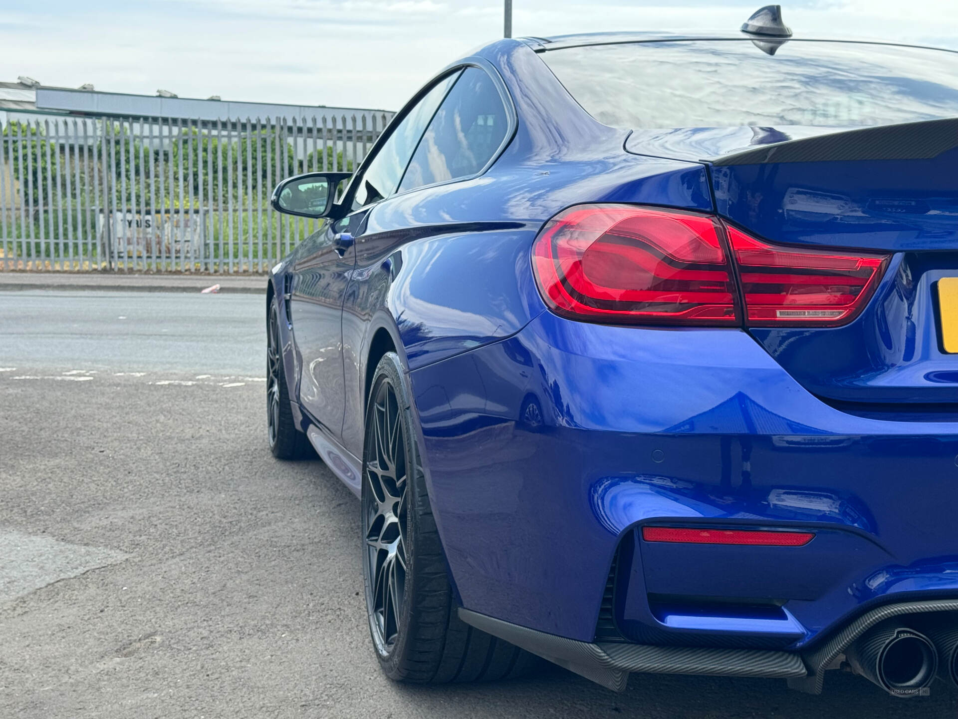 BMW M4 COUPE in Down