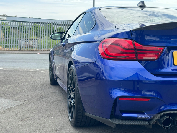 BMW M4 COUPE in Down