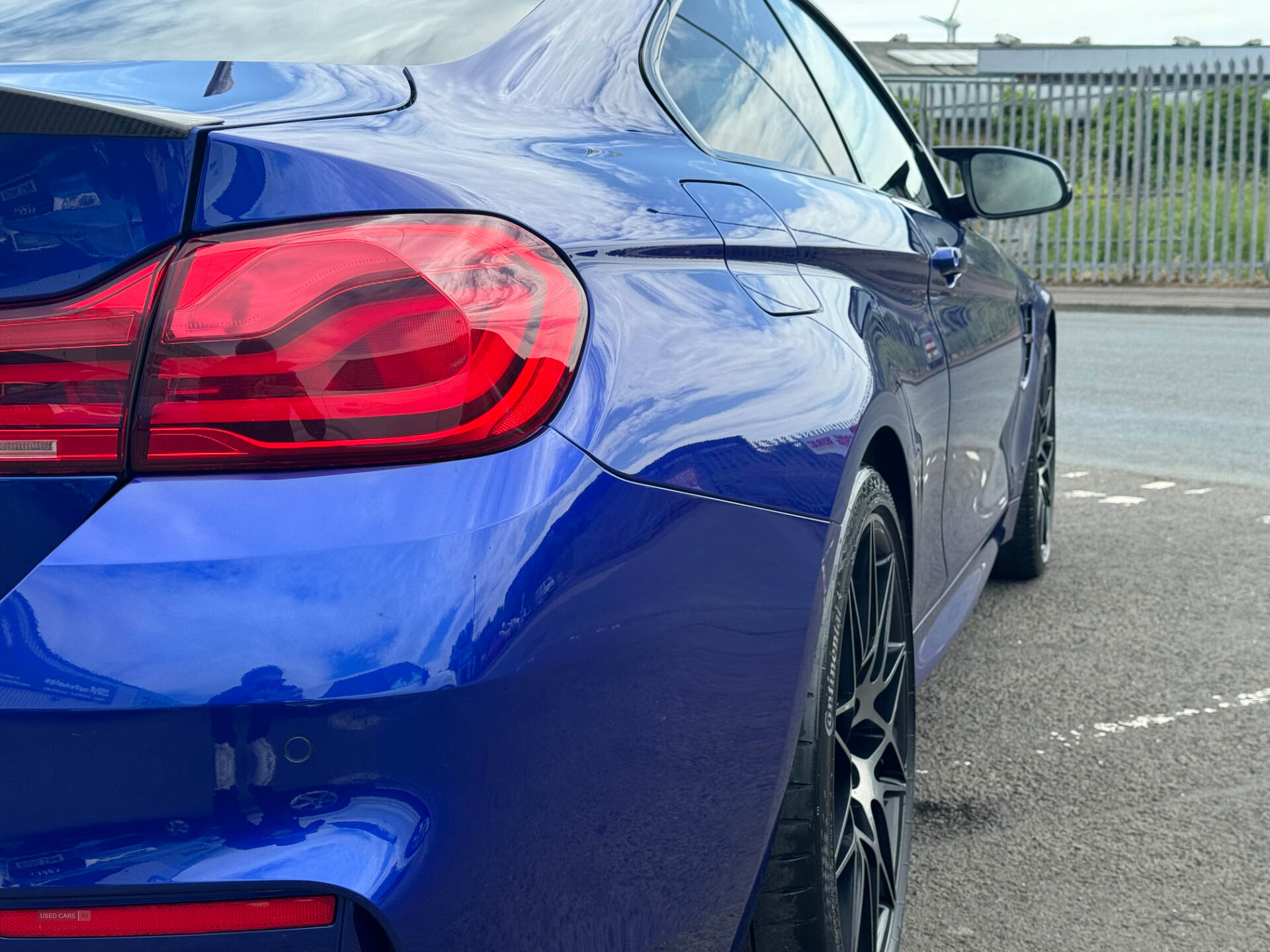 BMW M4 COUPE in Down