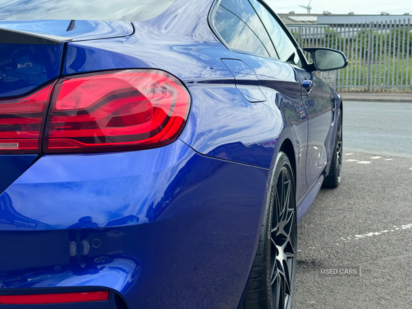 BMW M4 COUPE in Down