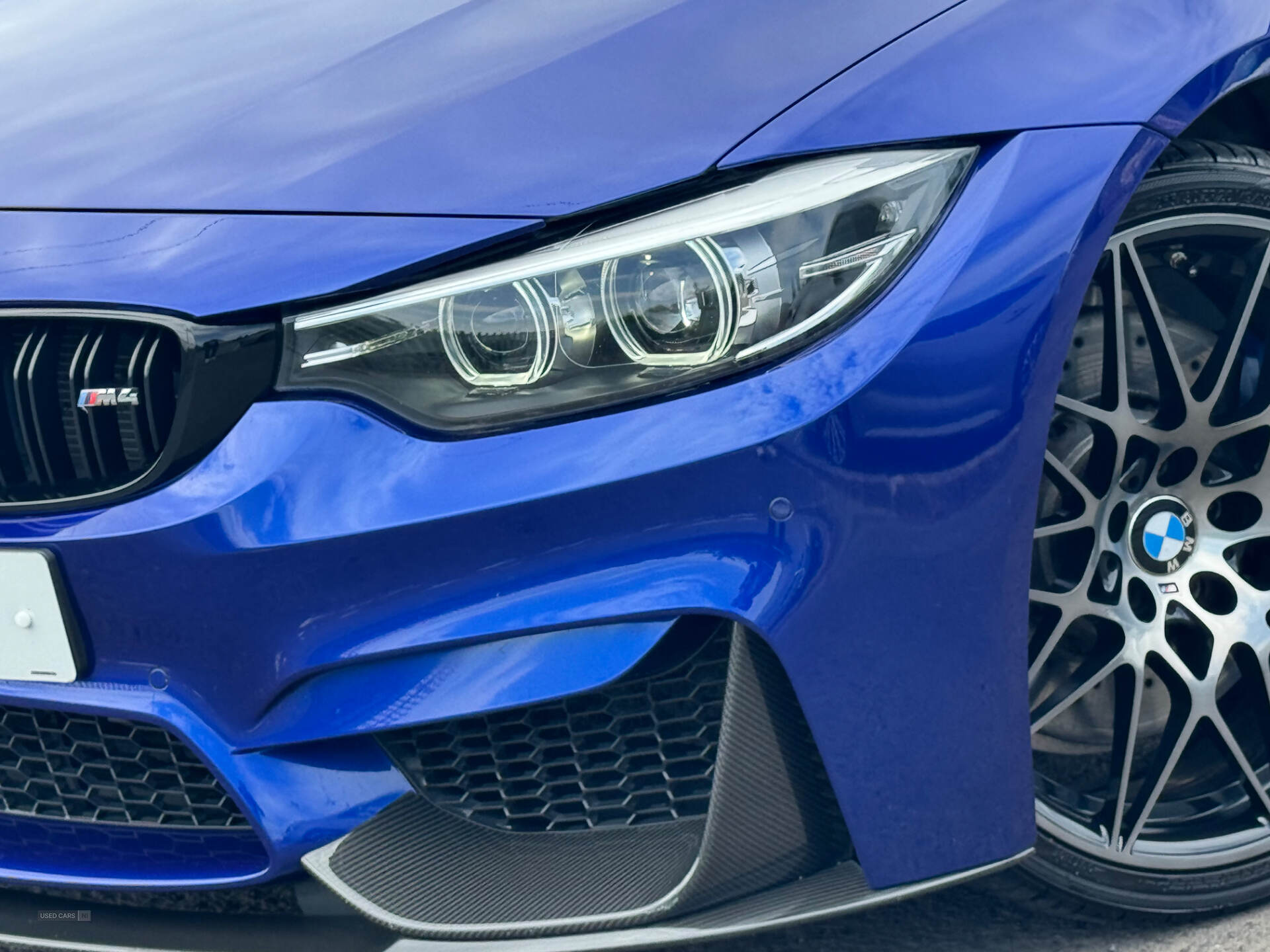 BMW M4 COUPE in Down