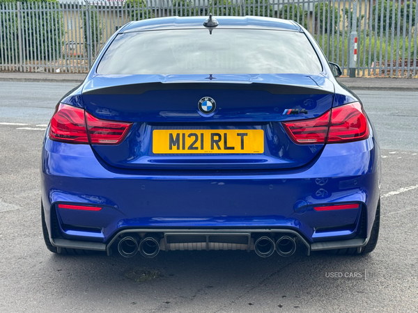 BMW M4 COUPE in Down