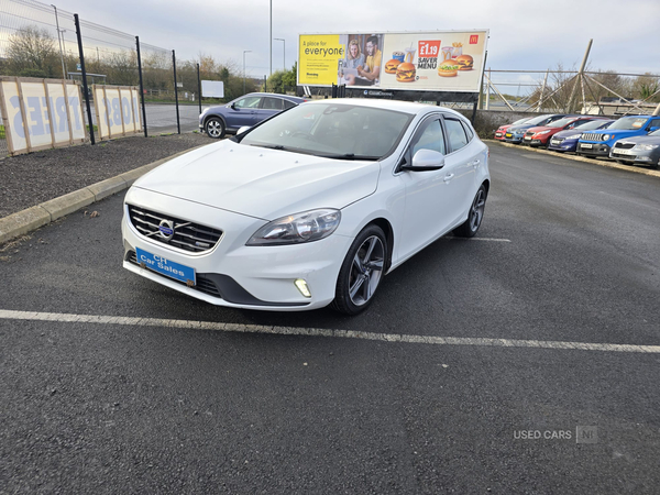 Volvo V40 DIESEL HATCHBACK in Down