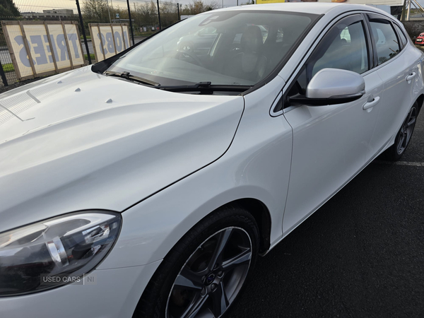 Volvo V40 DIESEL HATCHBACK in Down