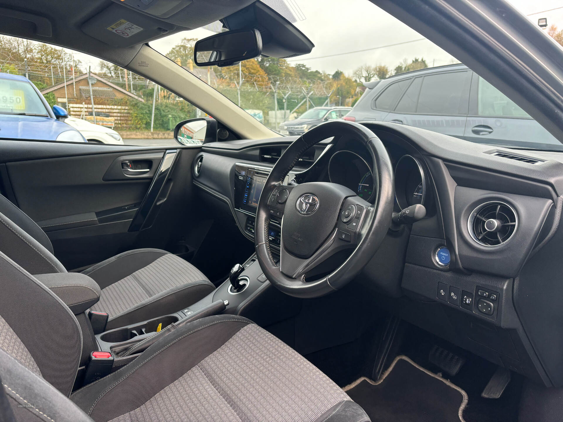 Toyota Auris HATCHBACK in Down