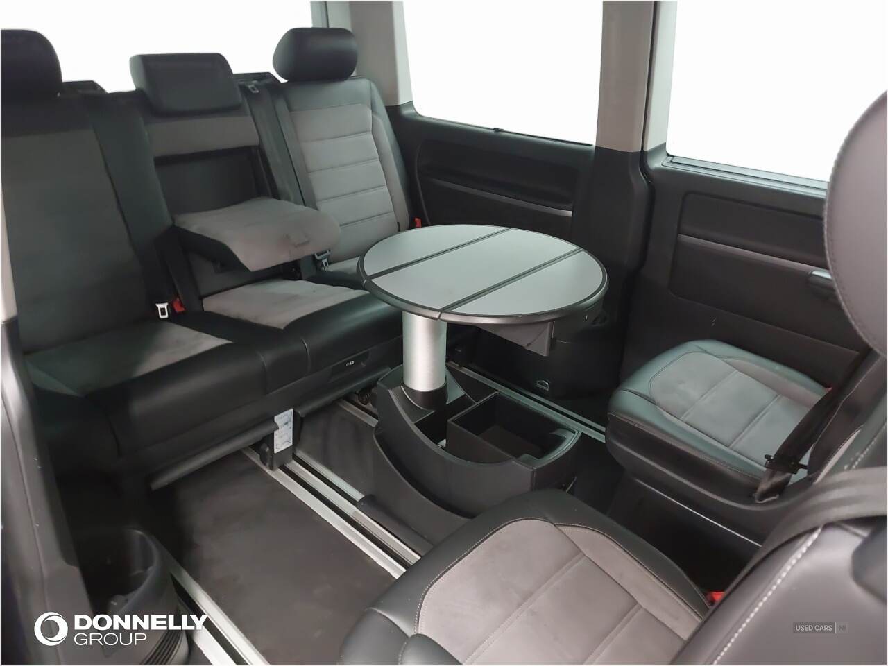 Apr 2021 Volkswagen Caravelle 2.0 TDI Executive 150 5dr DSG