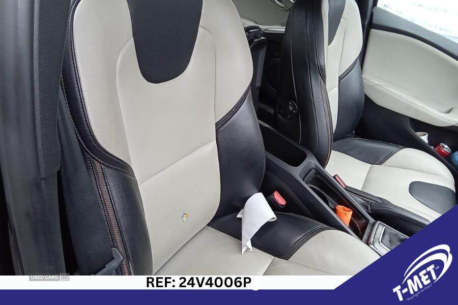 Jan 2015 Volvo V40 D2 Cross Country Lux 5dr Powershift