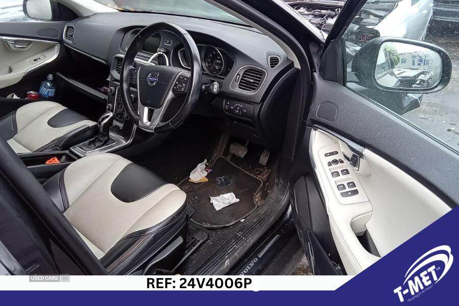 Jan 2015 Volvo V40 D2 Cross Country Lux 5dr Powershift