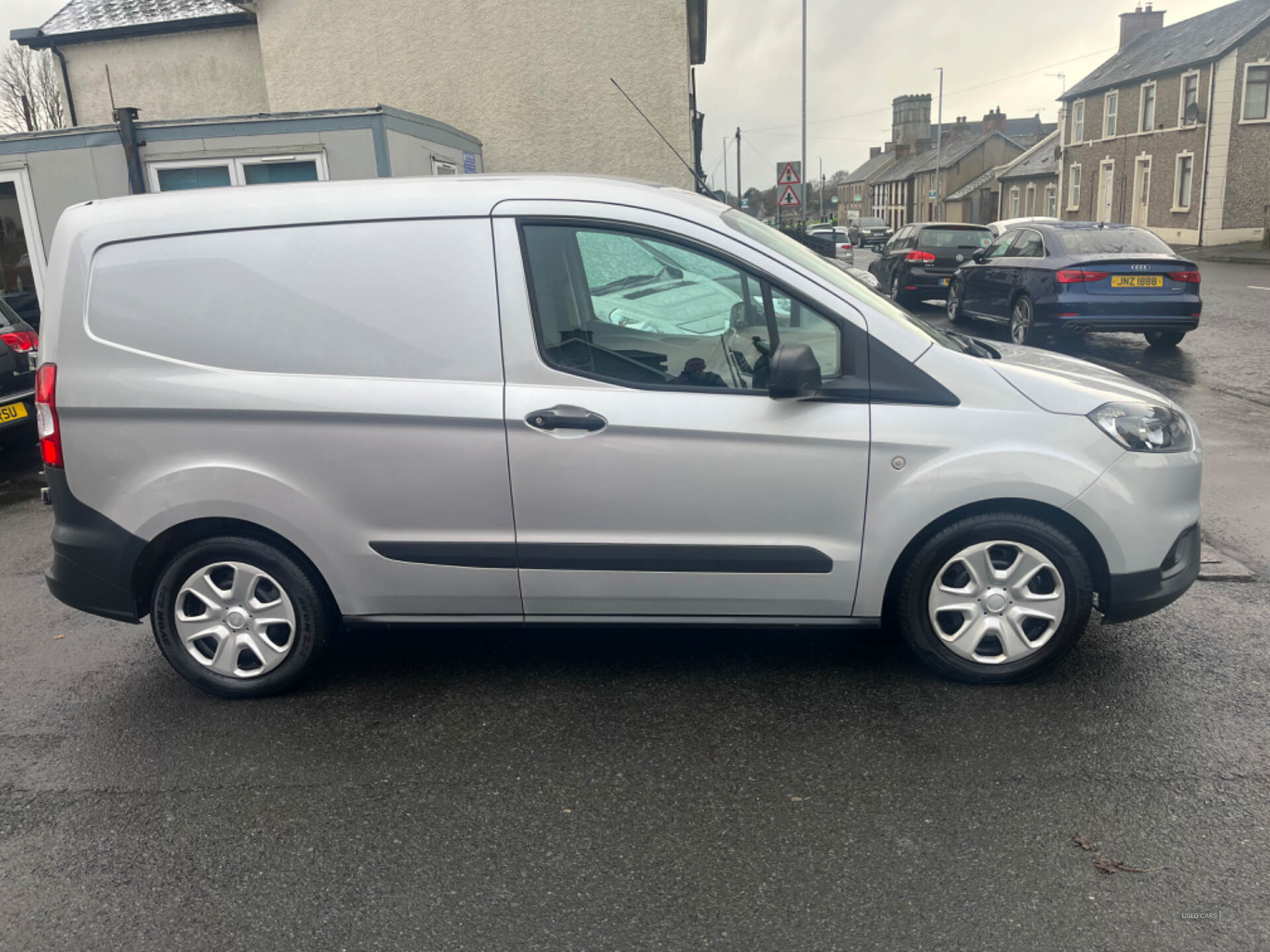 Ford Transit Courier DIESEL in Derry / Londonderry