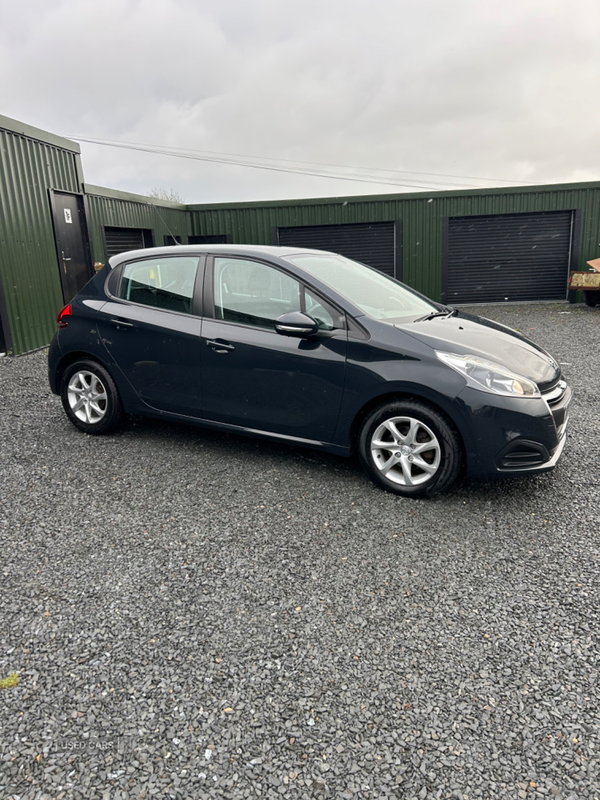 Peugeot 208 HATCHBACK in Down