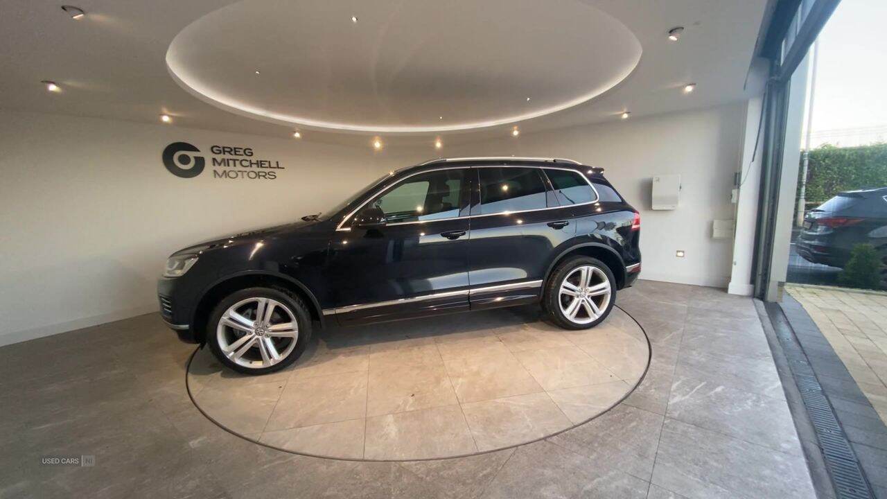 Oct 2017 Volkswagen Touareg 3.0 V6 TDI BMT 262 R-Line Plus 5dr Tip Auto