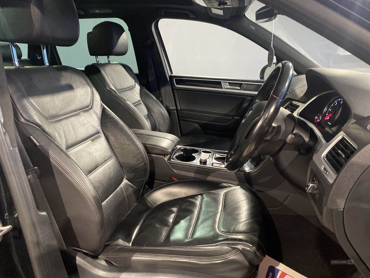 Oct 2017 Volkswagen Touareg 3.0 V6 TDI BMT 262 R-Line Plus 5dr Tip Auto