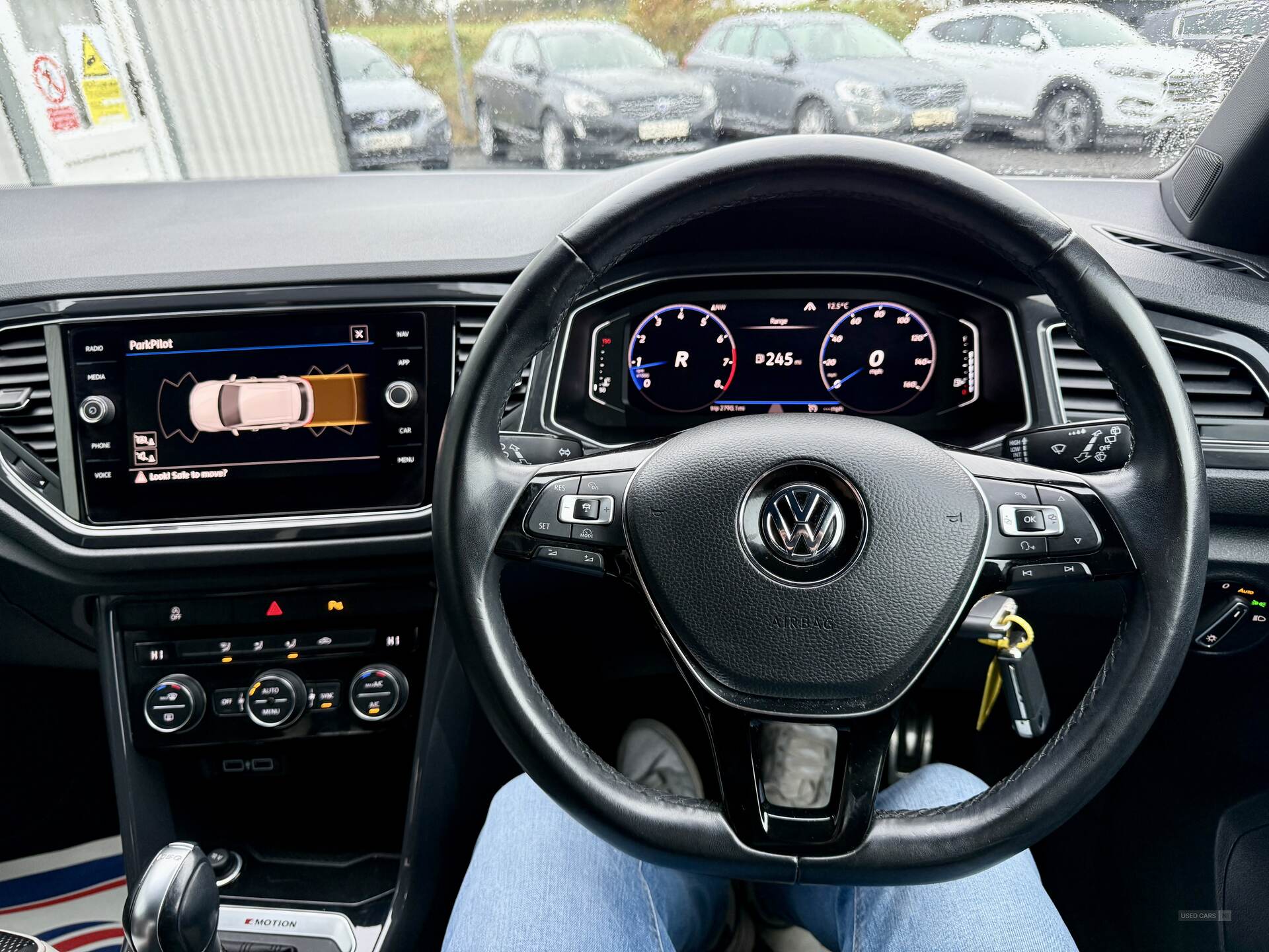 Volkswagen T-Roc HATCHBACK in Down