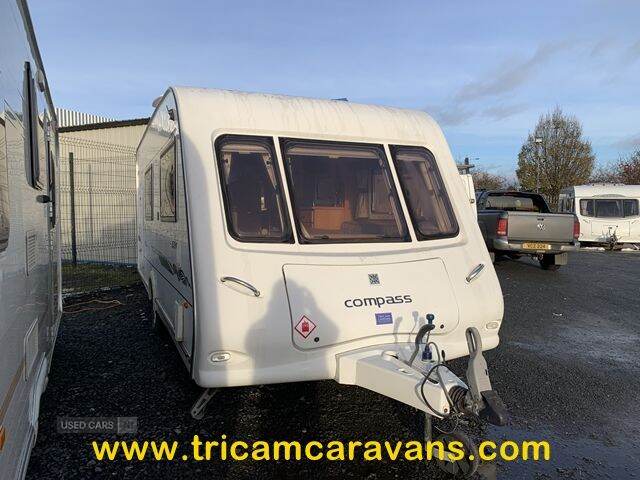 2006 Compass Rallye 524, 1 Owner, Side Dinette, End Washroom