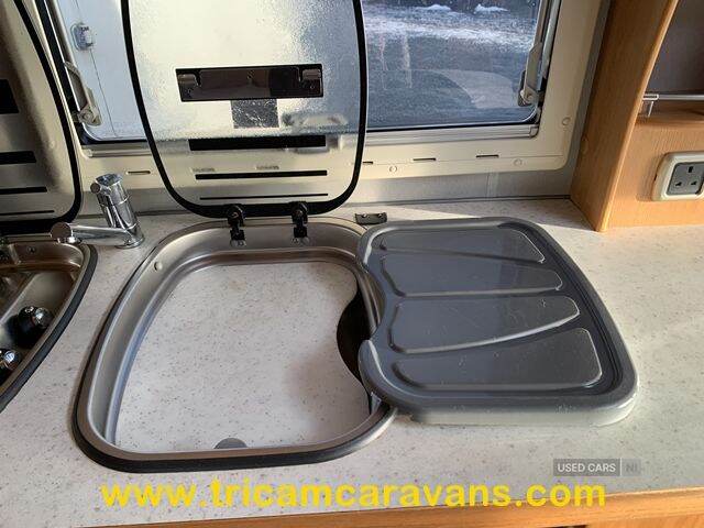 2006 Compass Rallye 524, 1 Owner, Side Dinette, End Washroom