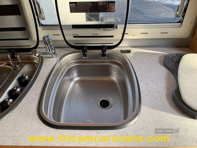 2006 Compass Rallye 524, 1 Owner, Side Dinette, End Washroom