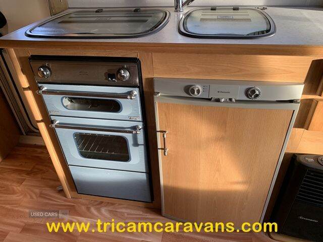 2006 Compass Rallye 524, 1 Owner, Side Dinette, End Washroom