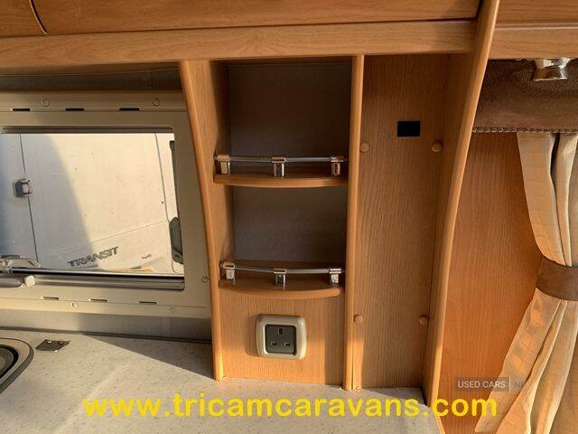 2006 Compass Rallye 524, 1 Owner, Side Dinette, End Washroom