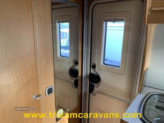 2006 Compass Rallye 524, 1 Owner, Side Dinette, End Washroom