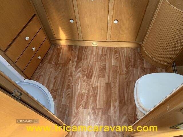 2006 Compass Rallye 524, 1 Owner, Side Dinette, End Washroom