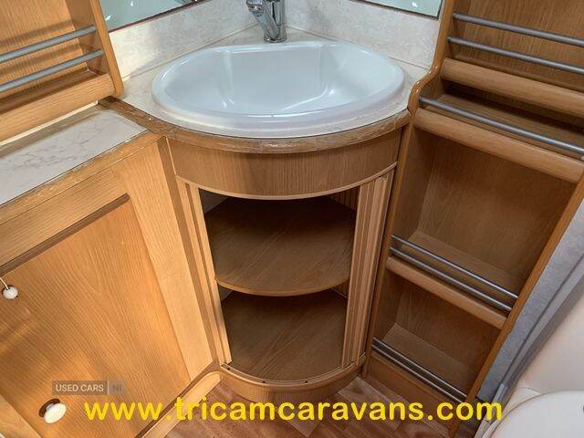 2006 Compass Rallye 524, 1 Owner, Side Dinette, End Washroom