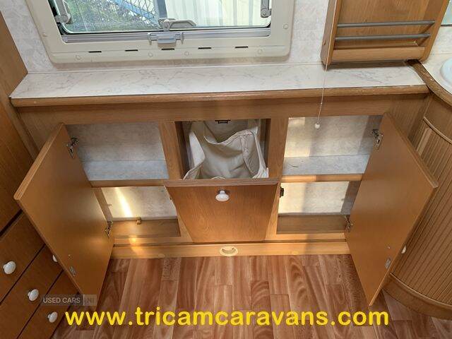2006 Compass Rallye 524, 1 Owner, Side Dinette, End Washroom