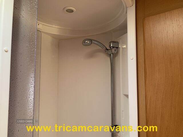 2006 Compass Rallye 524, 1 Owner, Side Dinette, End Washroom
