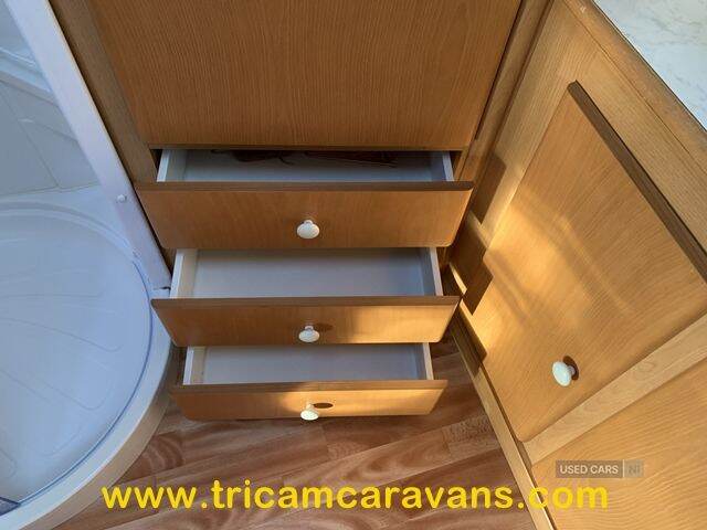 2006 Compass Rallye 524, 1 Owner, Side Dinette, End Washroom