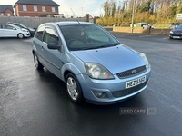 Ford Fiesta 1.25 Zetec Hatchback 3dr Petrol Manual (142 g/km, 74 bhp) in Down