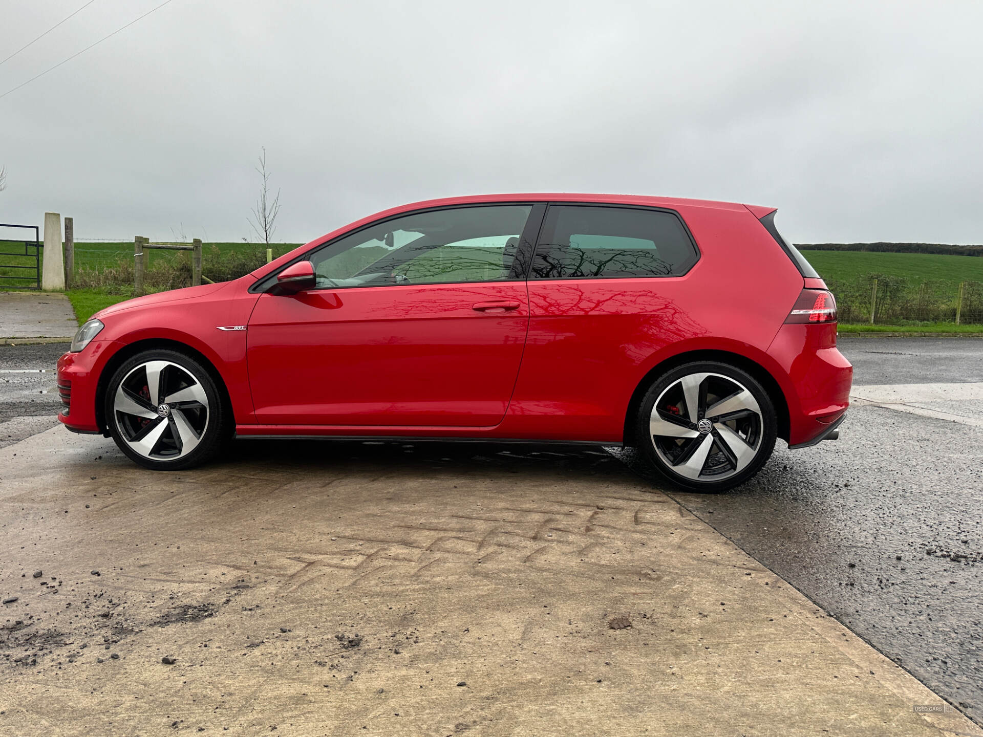 Volkswagen Golf HATCHBACK in Down