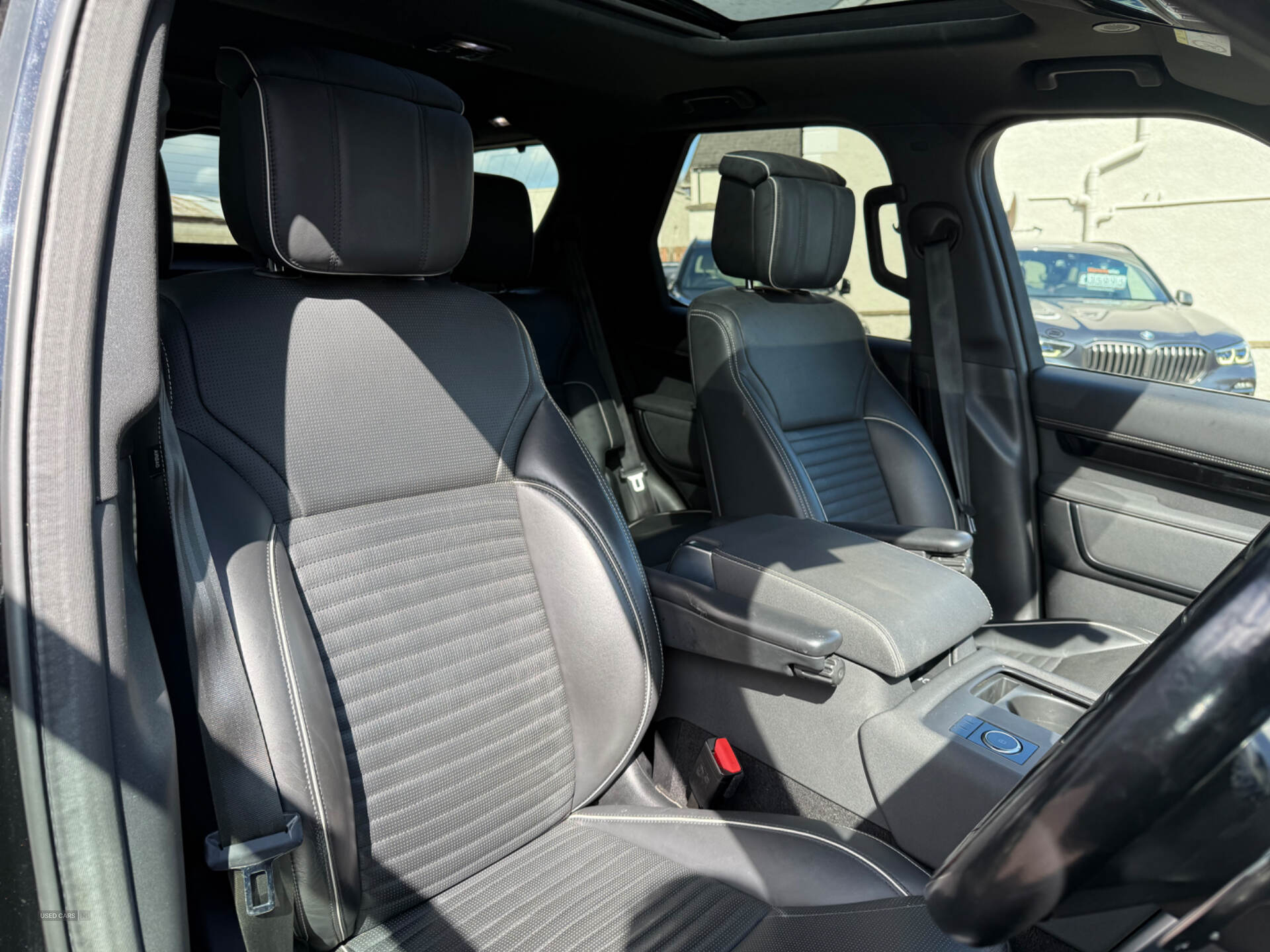 Sep 2021 Land Rover Discovery 3.0 D300 R-Dynamic HSE 5dr Auto