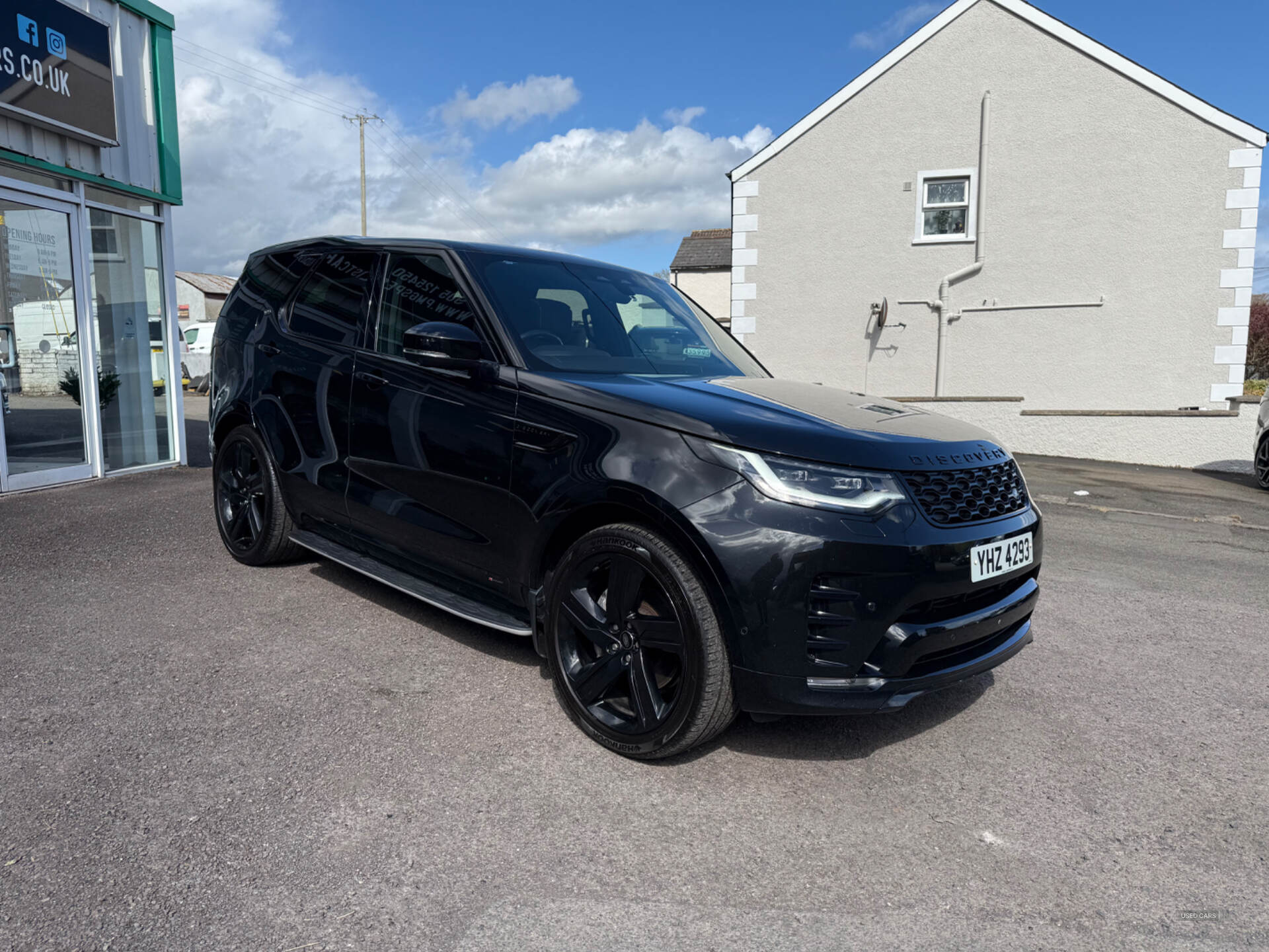 Sep 2021 Land Rover Discovery 3.0 D300 R-Dynamic HSE 5dr Auto
