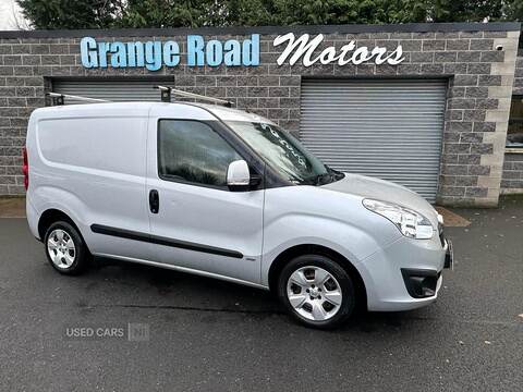 Sep 2018 Vauxhall Combo 2000 1.3 CDTI 16V 95ps H1 Sportive Van Euro 6