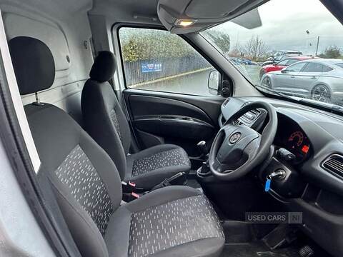 Sep 2018 Vauxhall Combo 2000 1.3 CDTI 16V 95ps H1 Sportive Van Euro 6