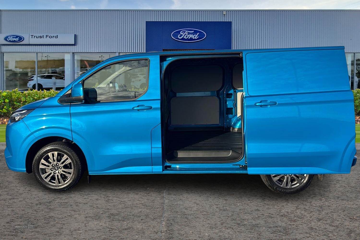 Sep 2024 Ford Transit Custom 100kW 65kWh H1 Van Limited Auto
