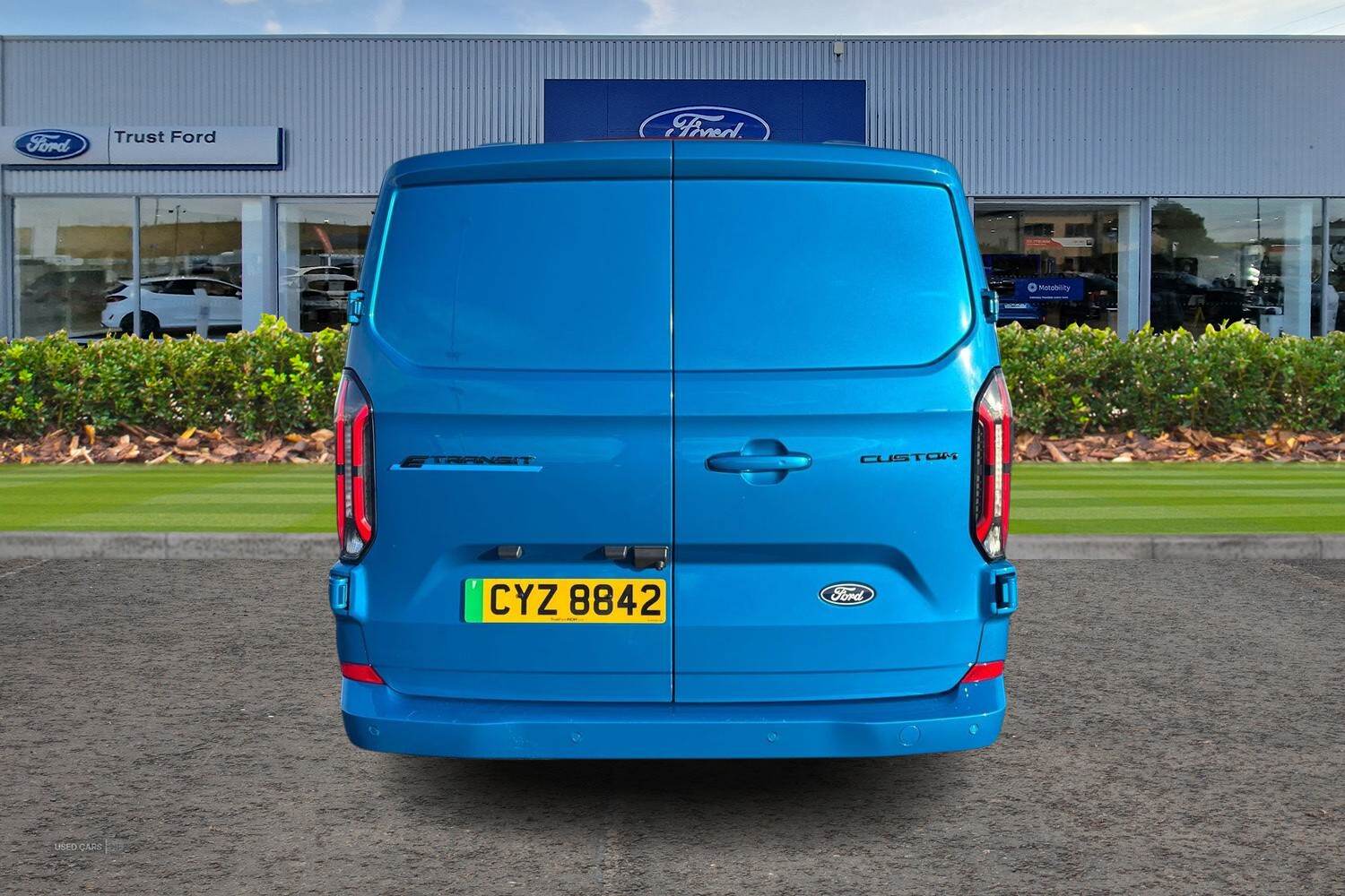 Sep 2024 Ford Transit Custom 100kW 65kWh H1 Van Limited Auto