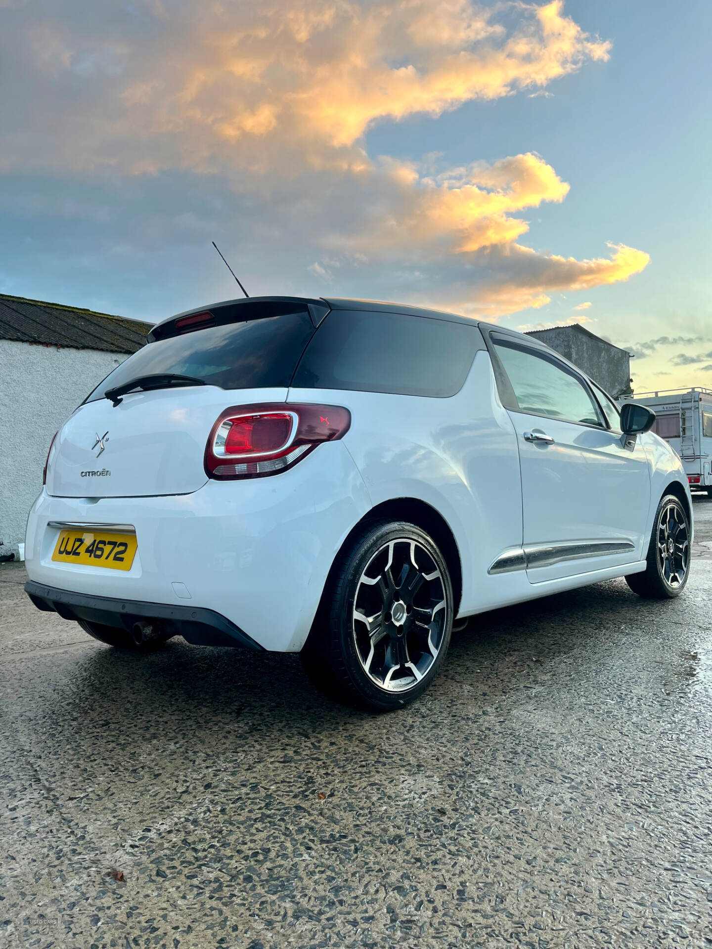 Citroen DS3 HATCHBACK in Down