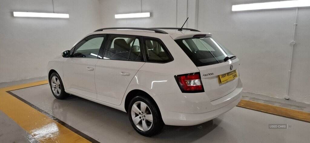 Sep 2015 Skoda Fabia 1.0 MPI SE 5dr