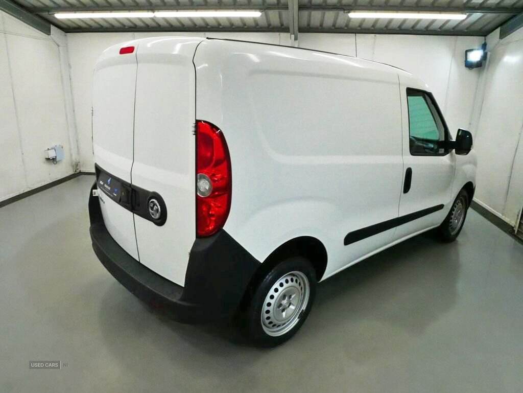 Nov 2017 Vauxhall Combo 2000 1.3 CDTI 16V 95ps H1 Van Euro 6 [Start Stop]